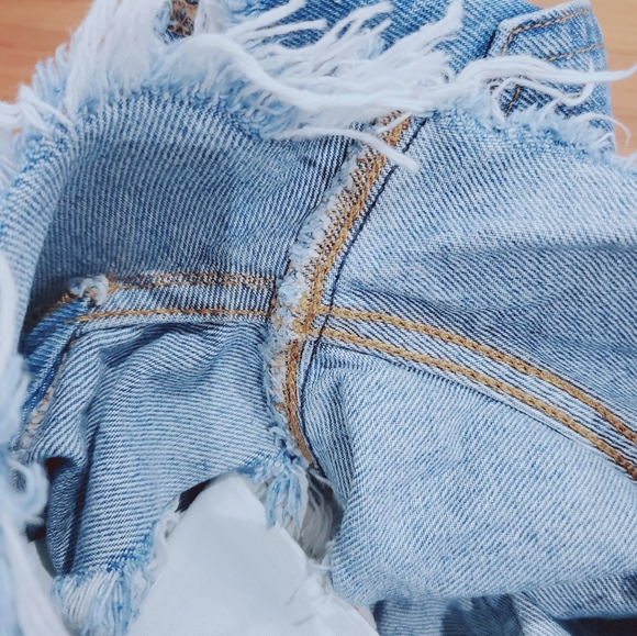 Levi's × Revolve Oxnard Athens High Rise Frayed Shorts - Picture 6 of 10